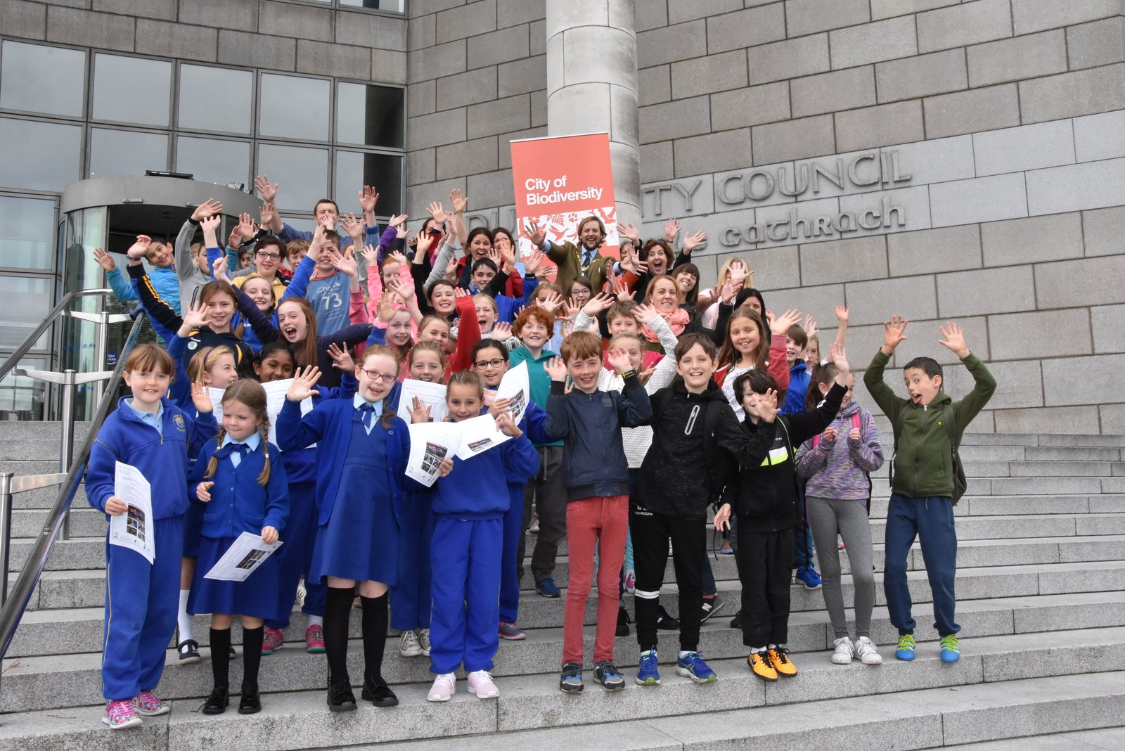 DODDER DEFENDERS - SCHOOLCHILDREN FROM THE DODDER CATCHMENT OUTSIDE DUBLIN CITY COUNCIL OFFICES